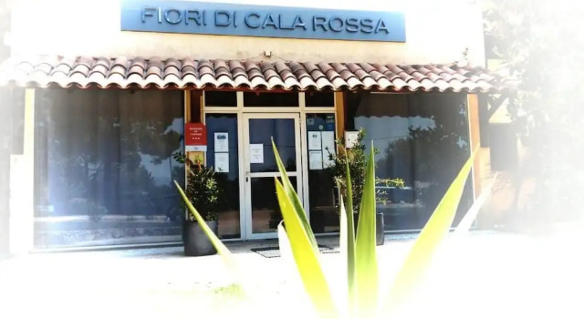 Residence Fiori Di Cala Rossa, Rezervasyon Otel Lecci Korsika