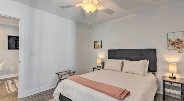 Апартаменты Updated Savannah Apartment - Walk to Forsyth Park!