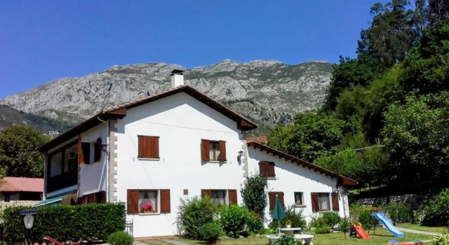 Коттедж с 3 комнатами Apartamentos Rurales La Tablá