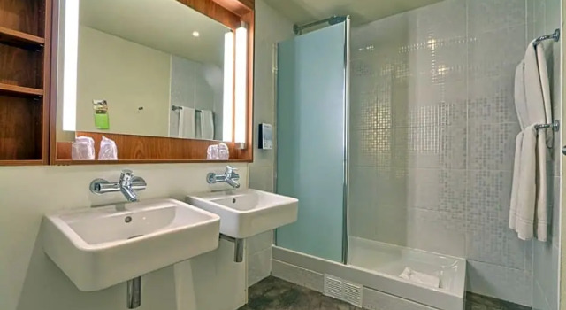 Четырёхместный номер Standard Campanile Paris CDG Airport Villepinte