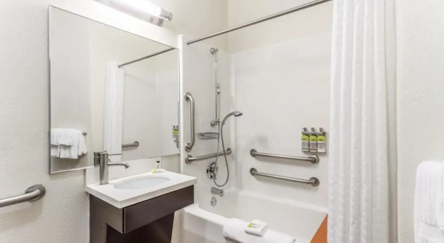 Двухместный люкс c 1 комнатой Candlewood Suites Aurora-Naperville by IHG