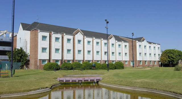 Hotel Aeroparque Inn & Suites