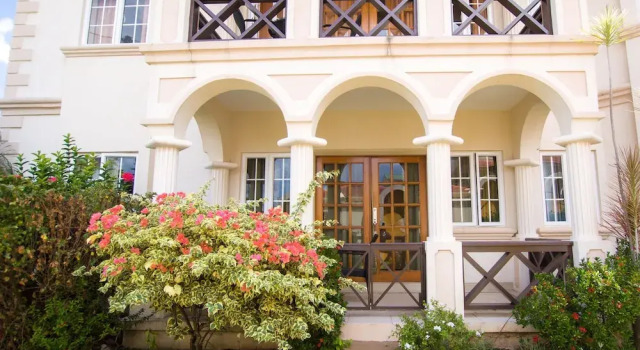 Номер Standard Mandela Court Grenada