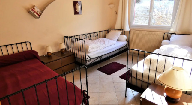 Les Rosaces Du Buëch. Gite, Prenota Hotel Hotel a Alvernia con parcheggio, Parcheggio
