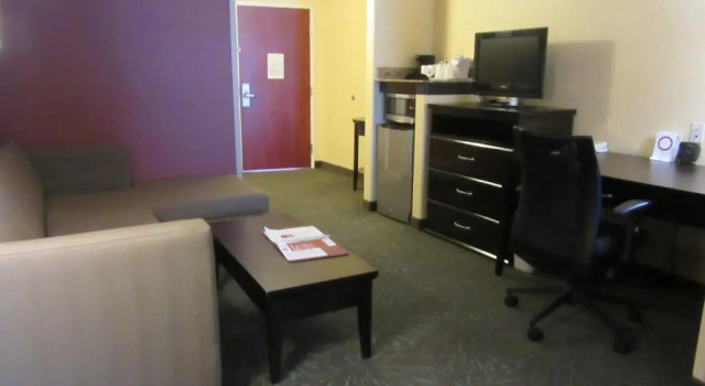 Люкс Comfort Suites Airport