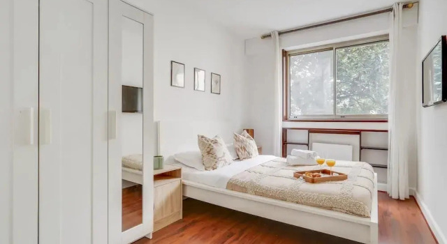 Chic 1BR Steps from Opéra Garnier, Забронировать Апартаменты/квартира Париж Иль-де-Франс, рядом с Theatre de L'Athenee Louis Jouvet