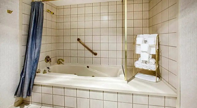 Люкс c 1 комнатой Days Inn by Wyndham Midland