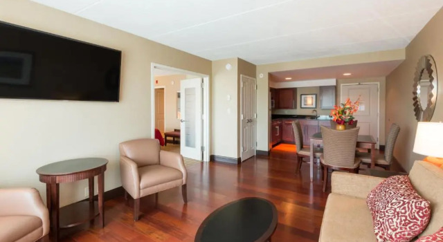 Люкс Crowne Plaza Boston - Woburn by IHG