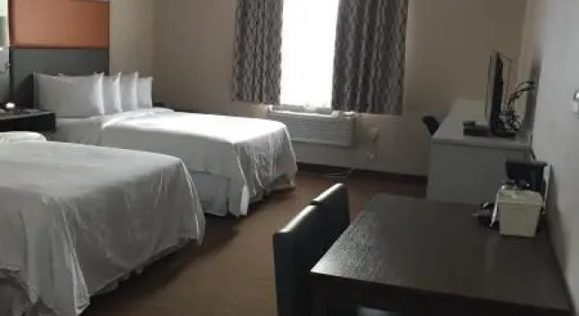 Четырёхместный люкс Southfort Inn