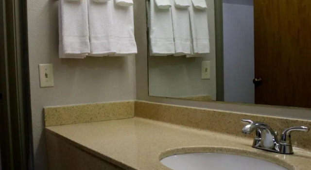 Номер Days Inn & Suites by Wyndham Bloomington/Normal IL