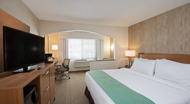 Двухместный номер Standard с балконом Holiday Inn Express Hotel & Suites Fraser Winter Park Area by IHG