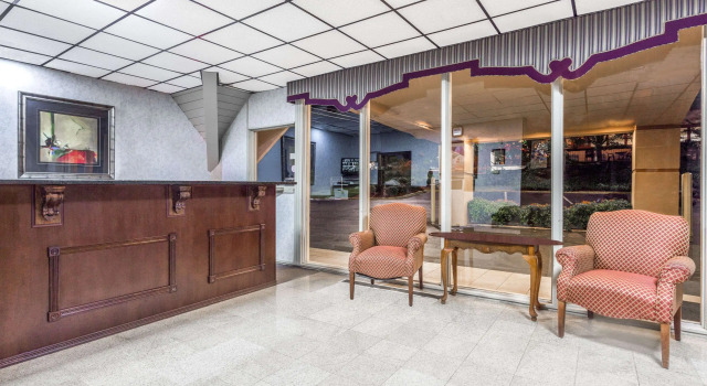 Howard Johnson by Wyndham Athens, Rezervovat Hotel Athény Georgie