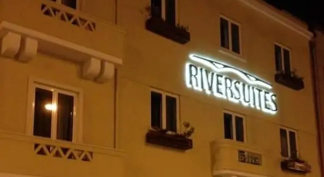 Кровать в общем номере Riversuites