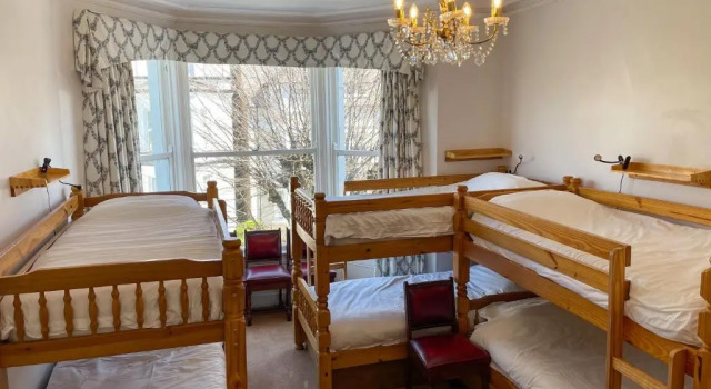 Кровать в общем номере Llandudno Hostel