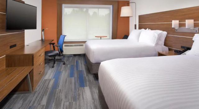 Четырёхместный номер Standard Holiday Inn Express & Suites Altoona by IHG
