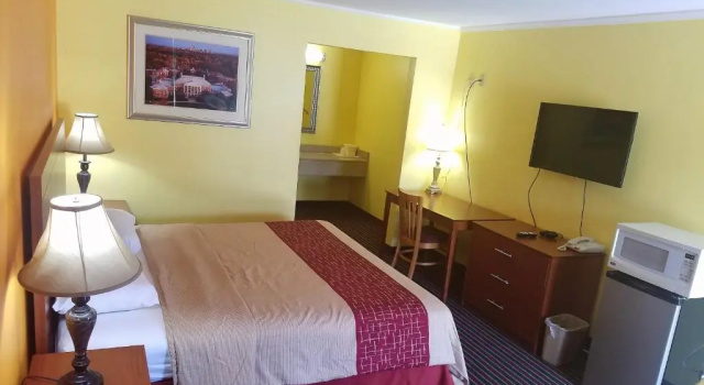 Номер Standard Roadway Inn Troy