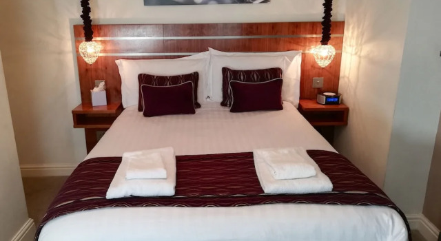 Rooms at the Apple Pie