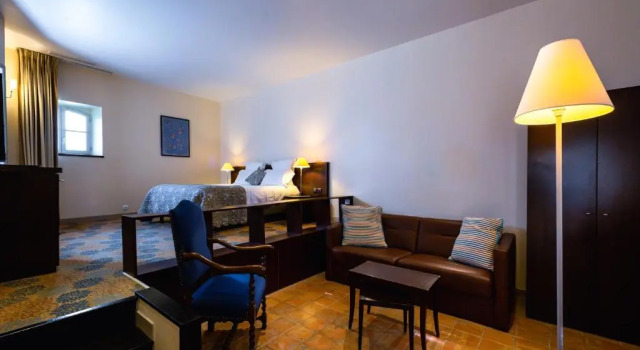 Семейный номер Standard с видом на сад Hôtel Le Donjon - Cœur de La Cité Médiévale