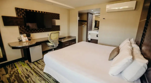 Номер Superior Hotel Calafia