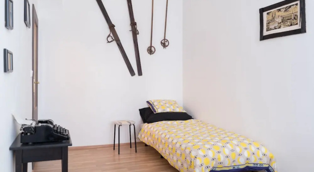 Charming Apartment Prague, Забронировать Апартаменты/квартира Отели Праги с парковкой, рядом с Театр Svanda, Парковка