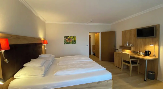Двухместный номер Comfort с балконом и с видом на сад Hotel Sonnenhügel