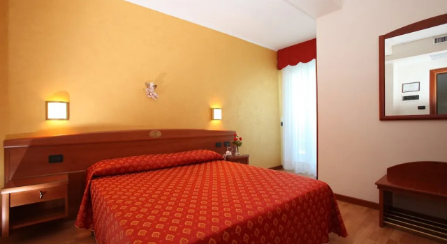 Двухместный номер Comfort с балконом и с частичным видом на море Hotel Helios