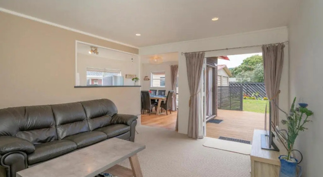 Beach House on Hetherington - Whangamata Holiday Home