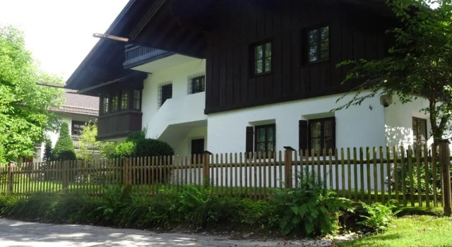 Апартаменты Huge and Calm Apartment in Central Garmisch
