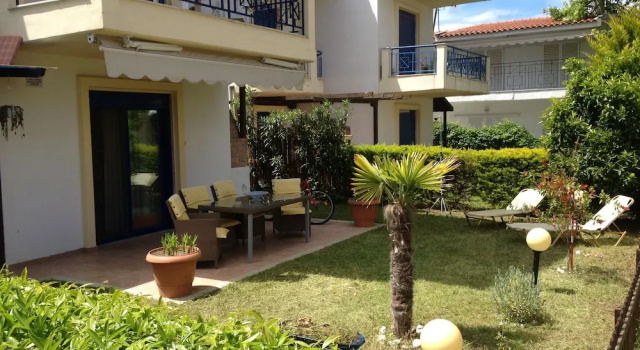 Коттедж с 3 комнатами с видом на сад Skala Fourkas Holiday Homes
