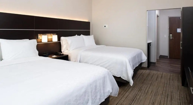 Четырёхместный номер Standard Holiday Inn Express & Suites - Romeoville - Joliet North by IHG