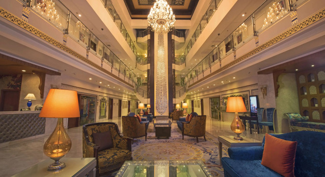 Radisson Blu Udaipur Palace Resort & Spa, Забронировать Курортный отель Отели штата Раджастхана с парковкой, Парковка