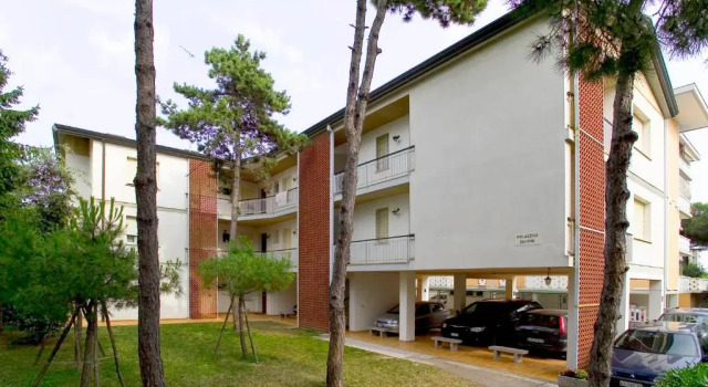 Appartamenti Dei Pini, Prenota Hotel Hotel a Veneto con parcheggio, Parcheggio