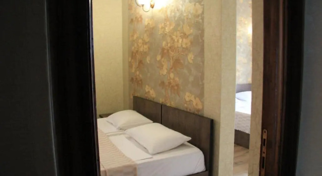 Четырёхместный номер Standard с балконом Hotel Chero