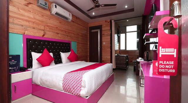 OYO 15794 Jatin Hotel, Rezervovat Hotel Pangot Uttarakhand