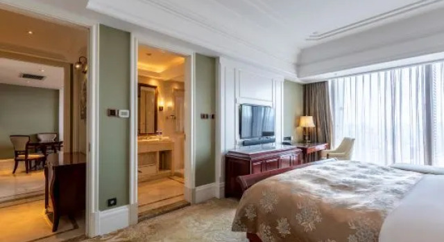 Трёхместный семейный люкс с 2 комнатами Galactic Classy International Hotel