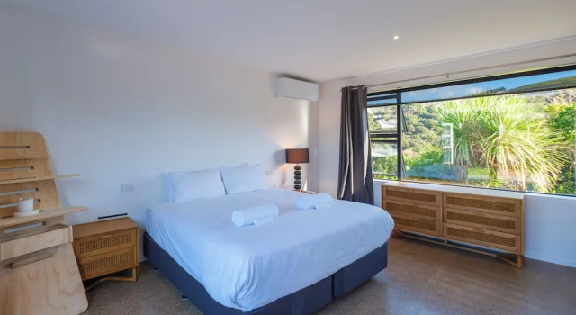 Wharetana Bay Villa with beach walkway
