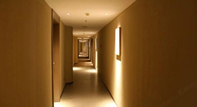 Home Inn Changchun People's Square Jinshui Road, Rezervovat Hotel Čchang-čchun 