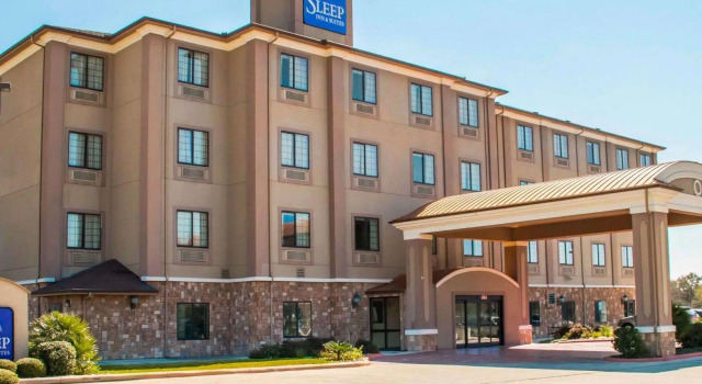 Кровать в общем номере Sleep Inn & Suites at Six Flags
