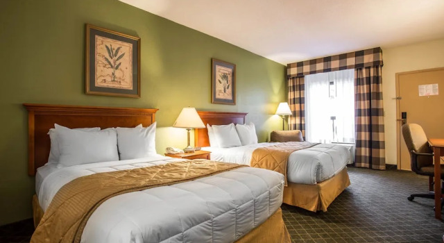 Четырёхместный люкс Clarion Inn & Suites Aiken South