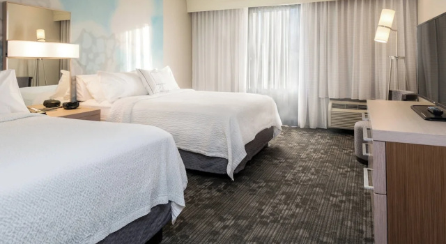 Четырёхместный люкс c 1 комнатой Courtyard by Marriott Nashville at Opryland