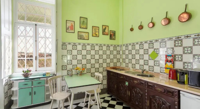 Vintage Balcony Guesthouse & Suites, Забронировать Отель Овар Бейра-Алта, рядом с Mother Church of Ovar