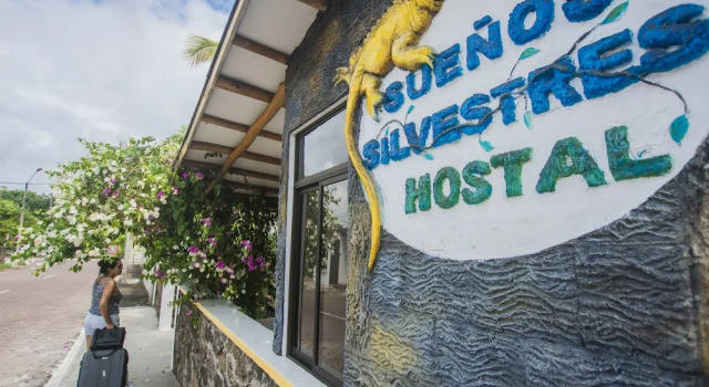 Hostal Suenos Silvestres, Book Hostel / Vandrerhjem Hoteller i Galápagos med parkering, Parkering