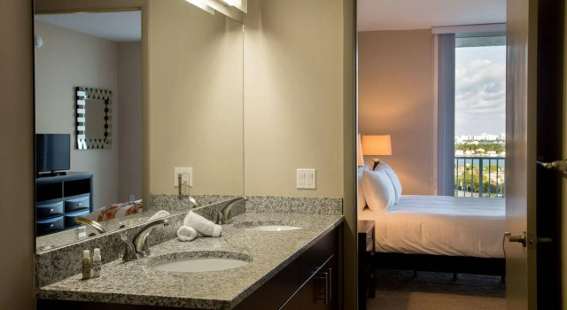 Mare Azur Miami Luxury Apartments by Grand Bay, Varaa Huoneisto Hotellit Miami Beach uima-altaalla, Uima-allas