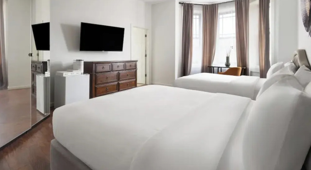 Четырёхместный номер Standard Hotel Brexton, Trademark Collection by Wyndham