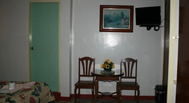 Parkview Hotel, Prenota Hotel Iriga Filippine
