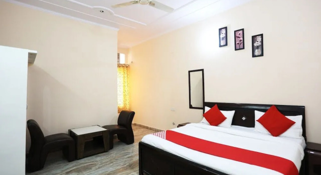 OYO 48502 Shree Krishna Resort, Забронировать Курортный отель Отели Матхура 3 звезды, 3*