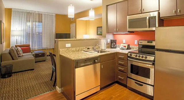 Четырёхместный люкс с 2 комнатами TownePlace Suites Minneapolis near Mall of America