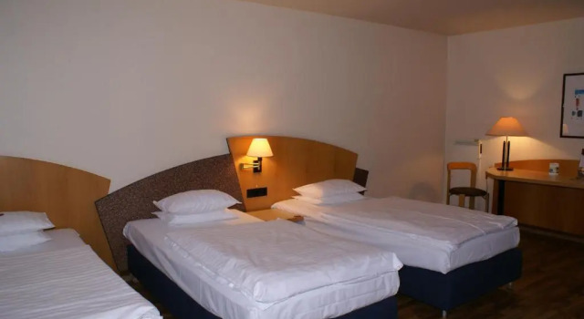 Трёхместный номер Standard ARVENA Messe Hotel