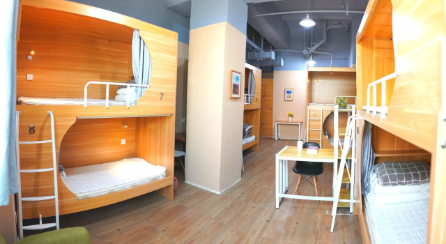 Кровать в общем номере (мужской номер) He Huang Memory Youth Hostel