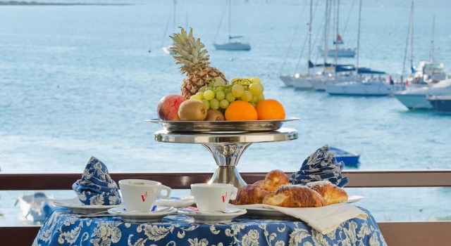 Трёхместный номер Deluxe с балконом и с видом на море Hotel Mediterraneo